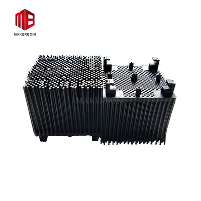Piccoli mattoncini in nylon nero per la macchina di taglio automatico Orox in dimensioni 50*50*43 mm
